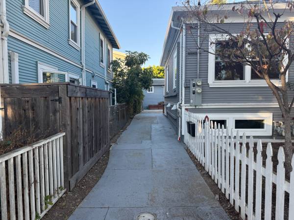 2BR/1BA In Law Adu on 1/2 49th St · Oakland photo 3