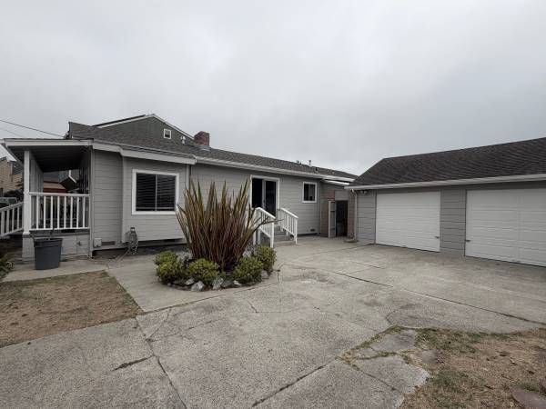 3BR/1BA Single Family House on Walk Circle · Santa Cruz photo 2