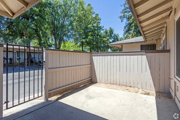 2BR/1BA Apartment · Fresno photo 2