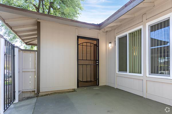 2BR/1BA Apartment · Fresno photo 3