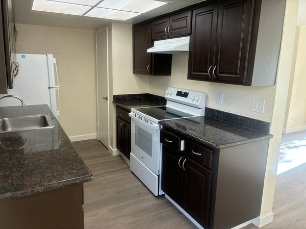 Duplexs on Weyburn Lane · Cupertino photo 4