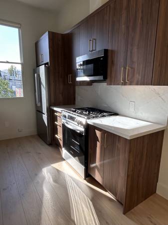 2BR/2BA Apartment · San Francisco photo 3