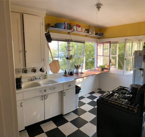 1BR/2BA Flat on Lawton Ave. · Oakland photo 2