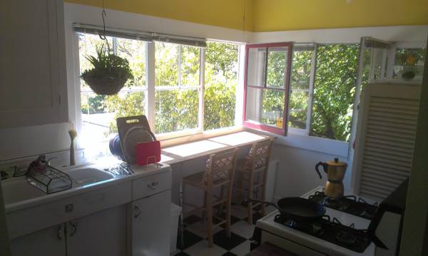 1BR/2BA Flat on Lawton Ave. · Oakland photo 4