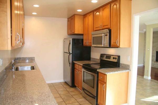 Apartments on Howe St · Oakland photo 2