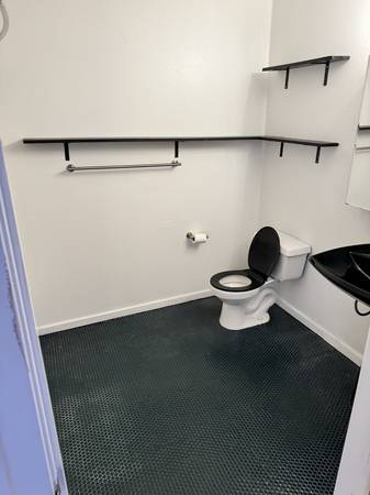 0BR/1BA Loft · Oakland photo 4