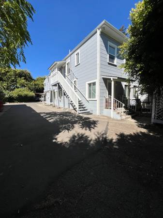 2BR/1BA Duplex · Oakland