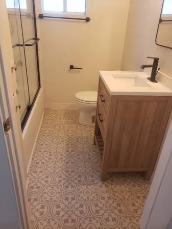 2BR/1BA Duplex · Oakland photo 3