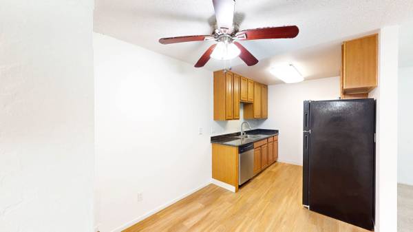 2BR/2BA Apartment on Alameda Del Prado · Novato photo 4