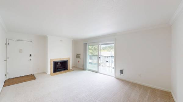 2BR/2BA Apartment on Alameda Del Prado - 325 · Novato