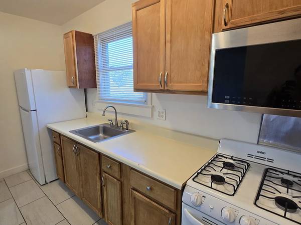 2BR/1BA Apartment on Black Diamond Near West 10th · Pittsburg photo 3