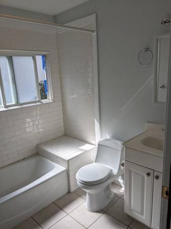 1BR/1BA Apartment · Oakland photo 2