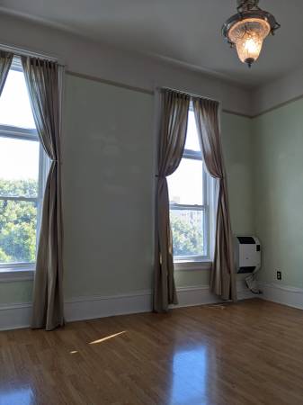1BR/1BA Apartment · Oakland photo 4