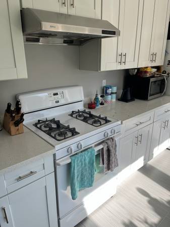 4BR/2BA Single Family House · Millbrae photo 3