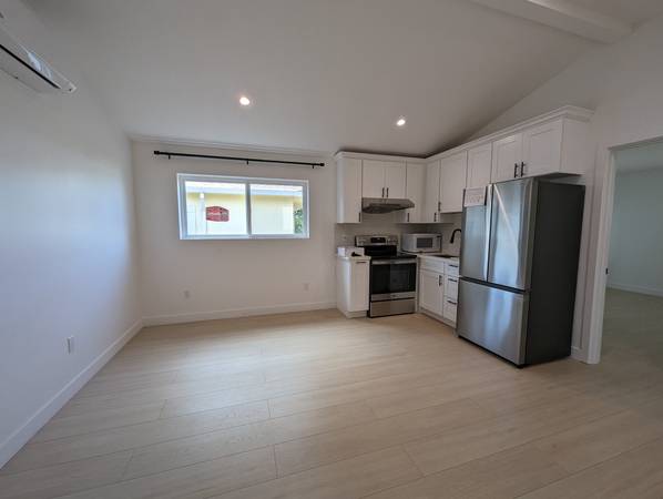 1BR/1BA Duplex · San Mateo photo 3