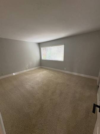 2BR/2BA Apartment · Larkspur photo 4