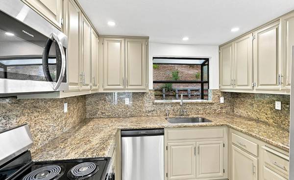 3BR/2BA Single Family House · Moraga photo 2