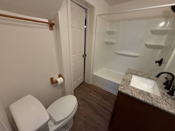 2BR/2BA Single Family House · Hollister photo 3