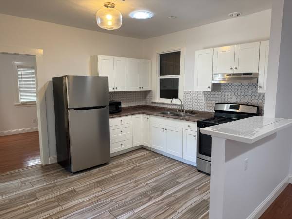 2BR/1BA In Law Adu on 1/2 49th St · Oakland photo 4
