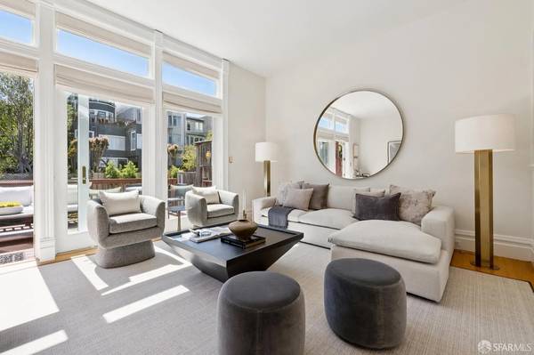 2BR/1BA Apartment on Washington Street · San Francisco photo 4
