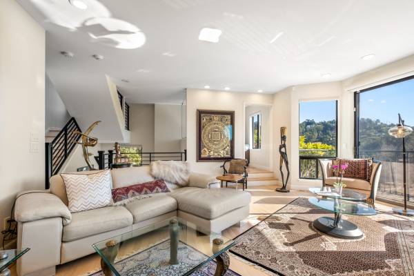 3BR/3BA Townhouse · Oakland photo 5