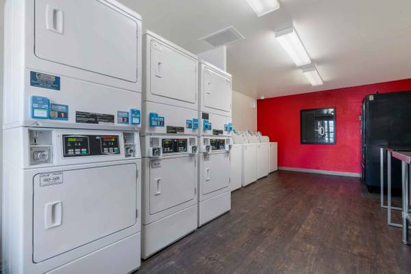 0BR/1BA Other on Corby Avenue · Santa Rosa photo 4