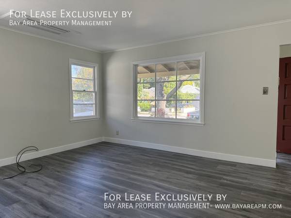 2BR/1BA Single Family House on Hampton Avenue · Redwood City photo 2