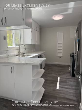 2BR/1BA Single Family House on Hampton Avenue · Redwood City photo 4