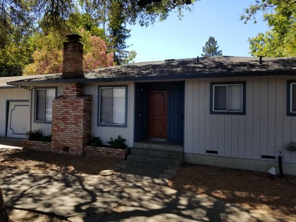 2BR/1BA Duplex · Santa Rosa