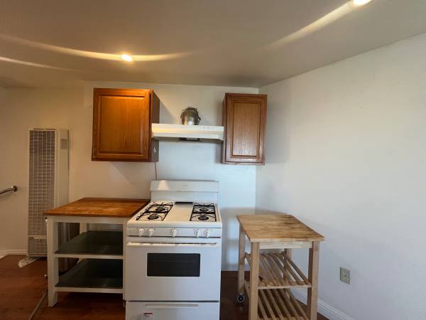 1BR/1BA Apartment · Oakland photo 4