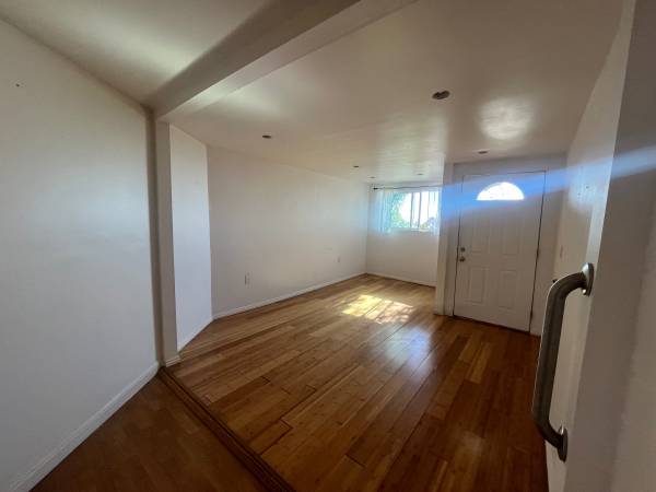 1BR/1BA Apartment · Oakland photo 5