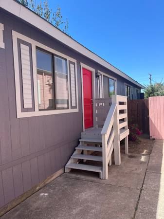 3BR/2BA Single Family House · Oakland photo 2