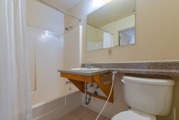 1BR/1BA Apartment on California Street · Concord photo 5