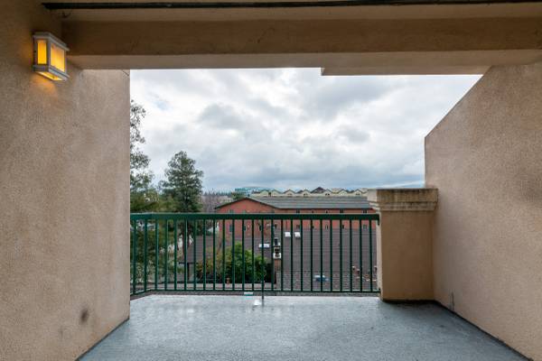 1BR/1BA Apartment on California Street · Concord photo 4