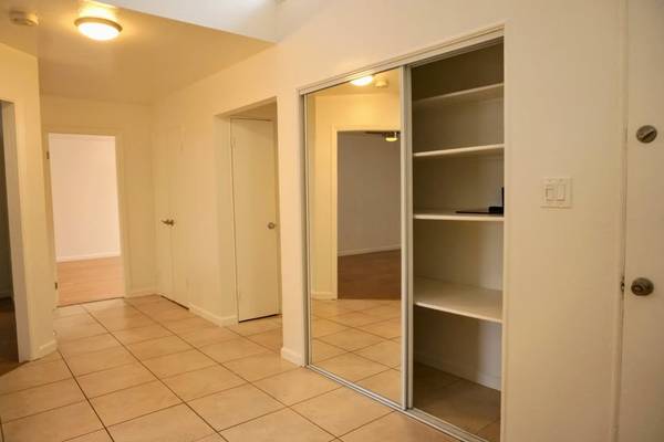 2BR/1BA Apartment on S E St · Santa Rosa photo 5