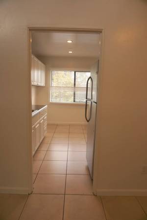 2BR/1BA Apartment on S E St · Santa Rosa photo 3