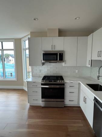 2BR/1BA Apartment on York · San Francisco photo 3