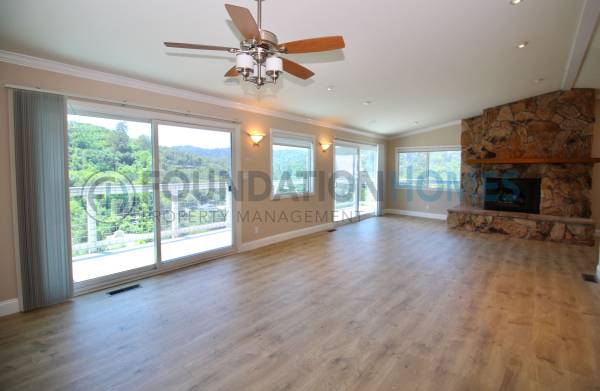 4BR/4BA Townhouse on Live Oak · Fairfax photo 3