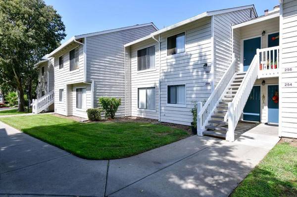 Apartments on N Murrieta Blvd · Pleasanton photo 2