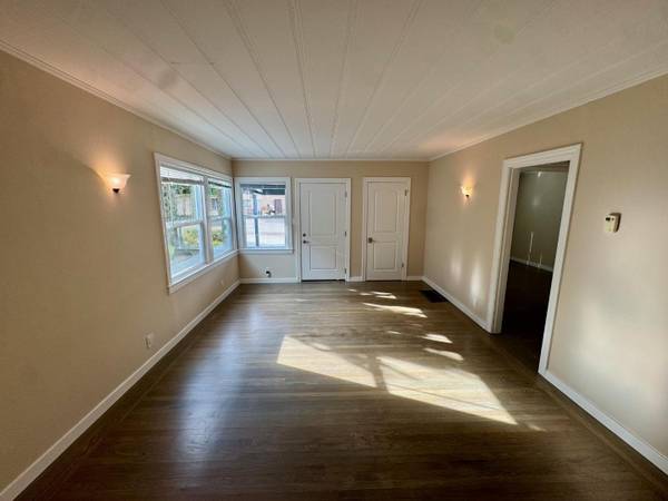 3BR/2BA Single Family House on Waltermire St · Belmont photo 3