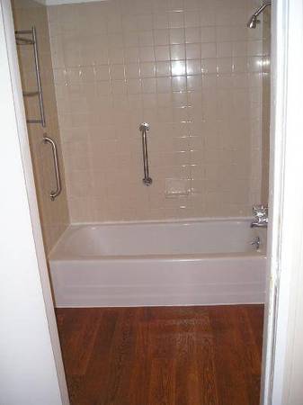 4BR/2BA Single Family House · Oakland photo 5