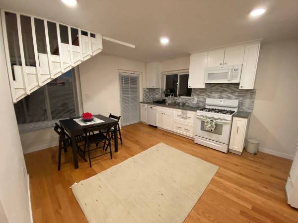 1BR/1BA Duplex · Emeryville photo 2
