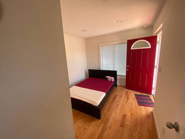 1BR/1BA Duplex · Emeryville photo 3