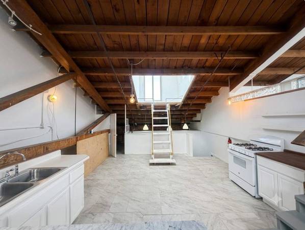 0BR/1BA Loft · Oakland