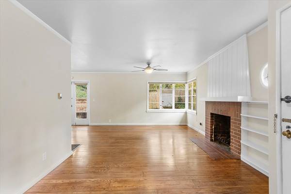 2BR/1BA Single Family House · Oakland photo 4