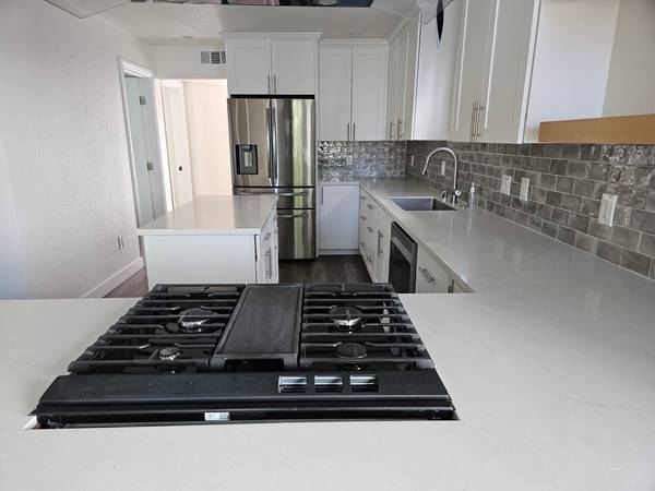 1BR/1BA House on Center Street Furnished Room · Oakland photo 5