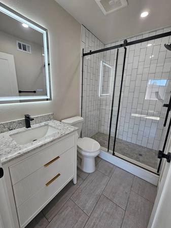 1BR/1BA House on Center Street Furnished Room · Oakland photo 3