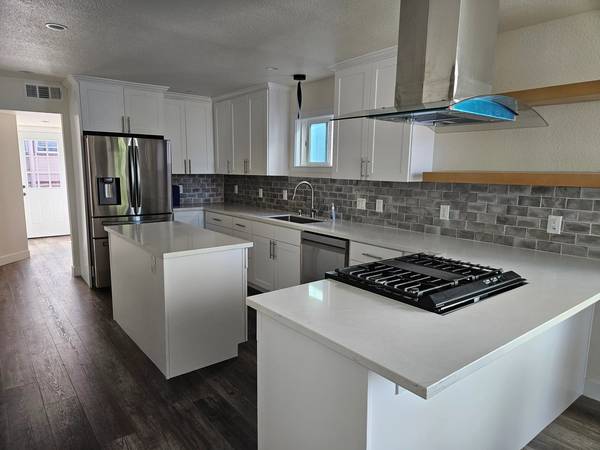 1BR/1BA House on Center Street Furnished Room · Oakland photo 4