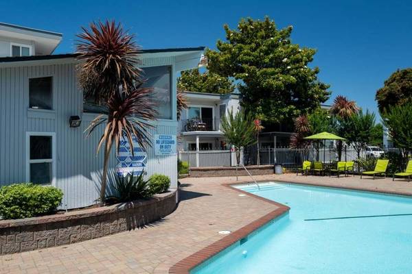 Apartments on Fremont Blvd · Fremont photo 4