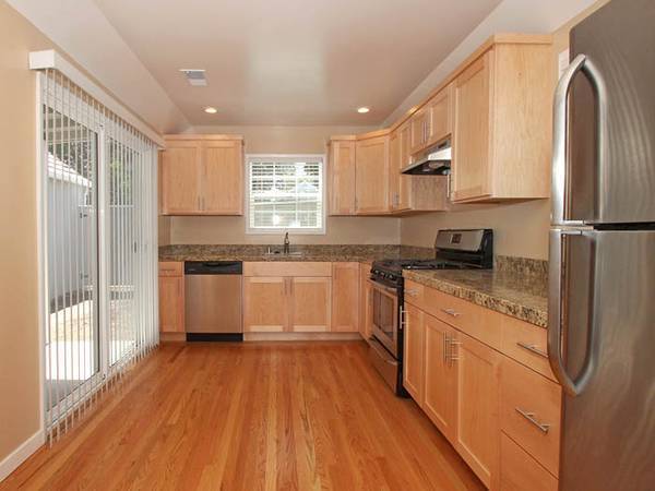 2BR/1BA Single Family House on Emerson Street · Palo Alto photo 2